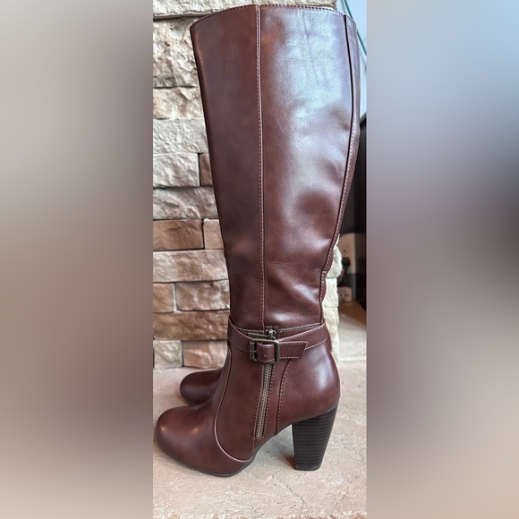 Elegant Brown Knee-High Boots - Picture 1 of 6